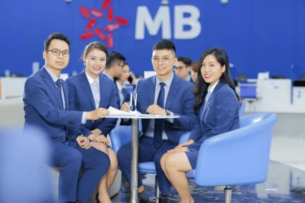 MB Bank cho phép người dùng vay tín chấp theo lương với hình thức online